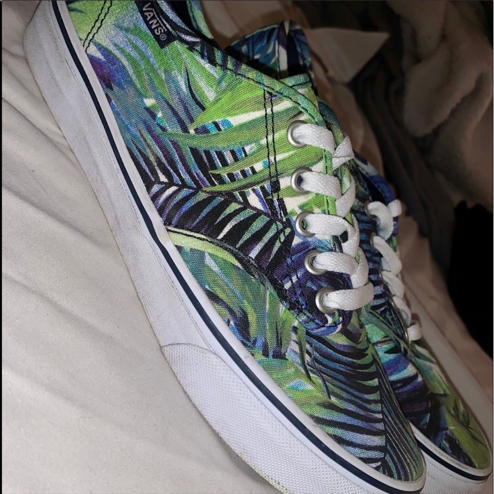 Vans - Picture 2 of 2